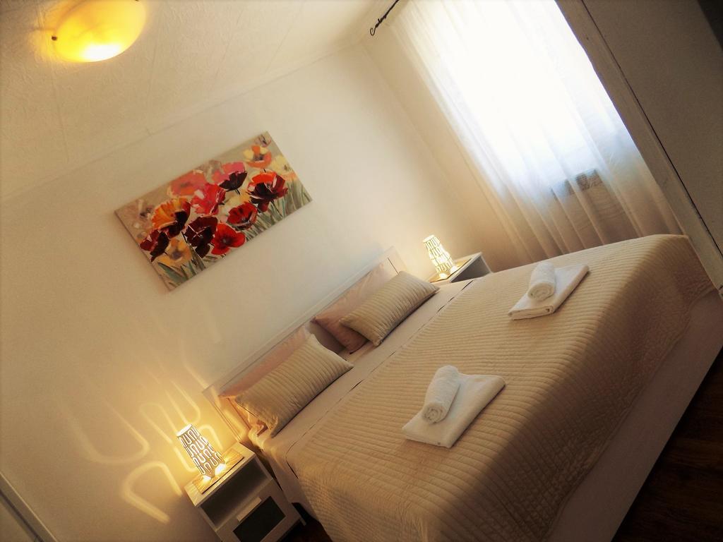 Apartment Anamarija Njivice Esterno foto