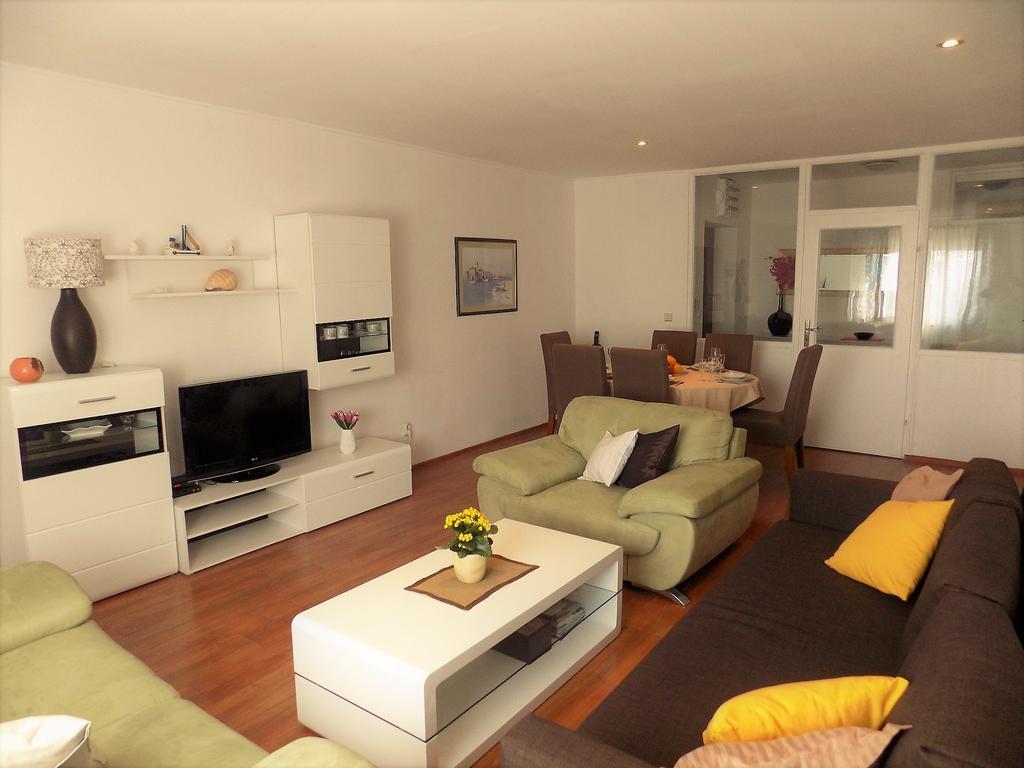 Apartment Anamarija Njivice Esterno foto