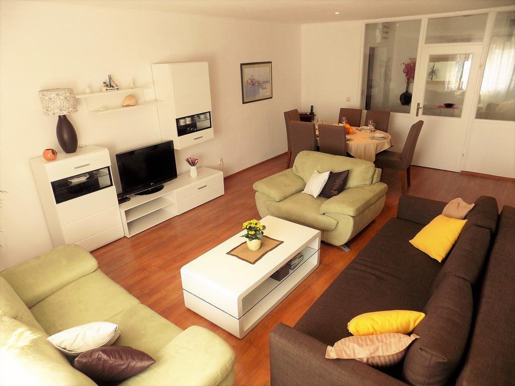 Apartment Anamarija Njivice Esterno foto